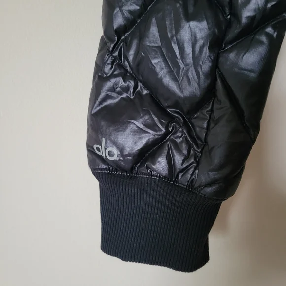Alo Yoga Idol Quilted Down Bomber Jacket Black - Picture 9 of 9